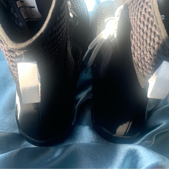 Venum Unisex High-Top Boxing Shoe, Black White, Size 10.5 NWT - Picture 9 of 16